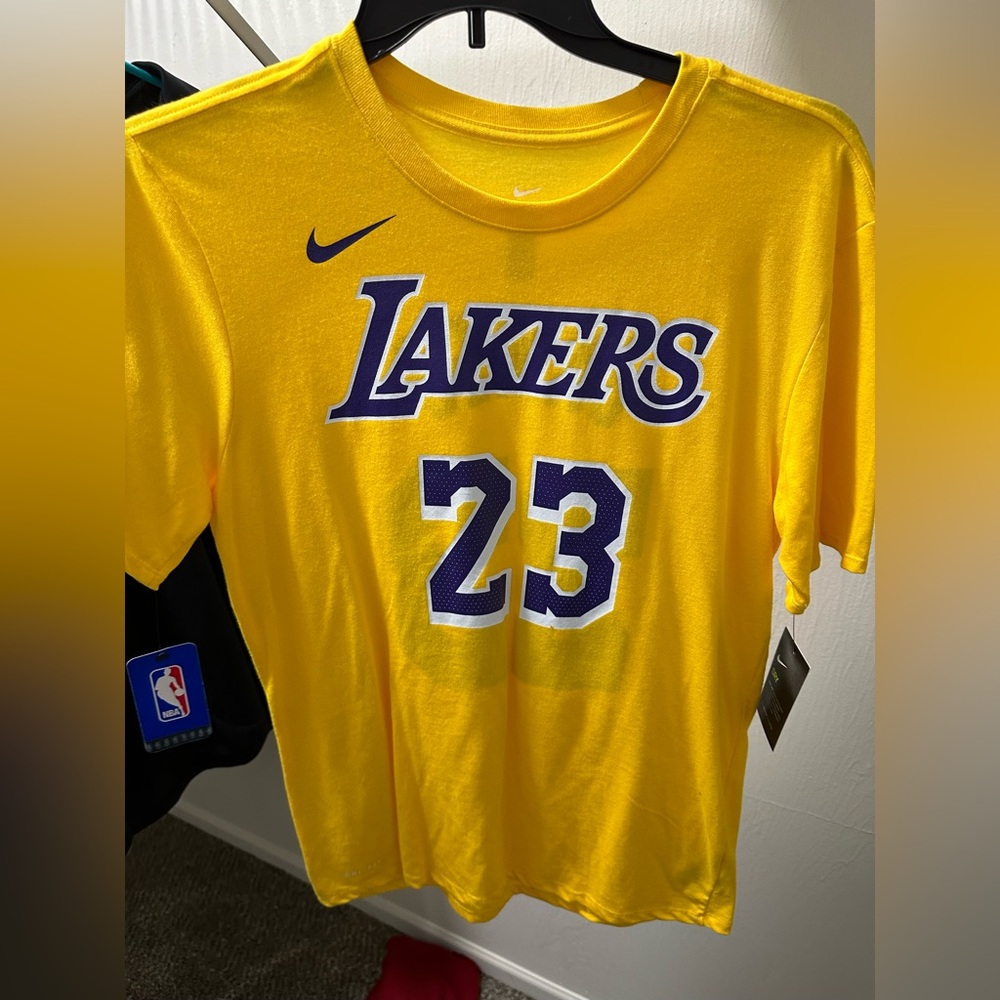NBA Los Angeles Lakers LeBron James NIKE T-Shirt Men’s OFFICIAL LICENSED PRODUCT